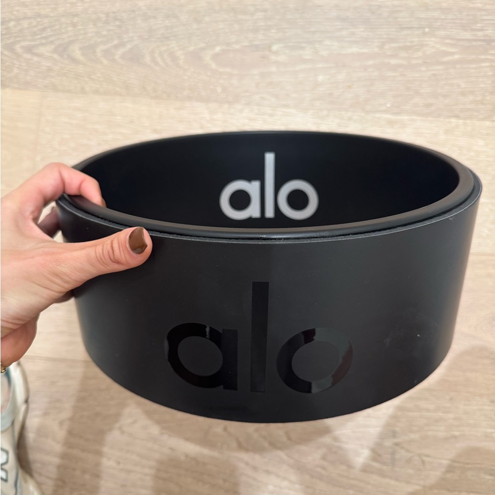 ALO Yoga wheel